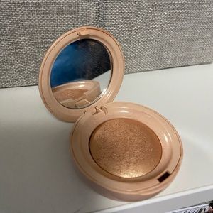Rare beauty highlighter